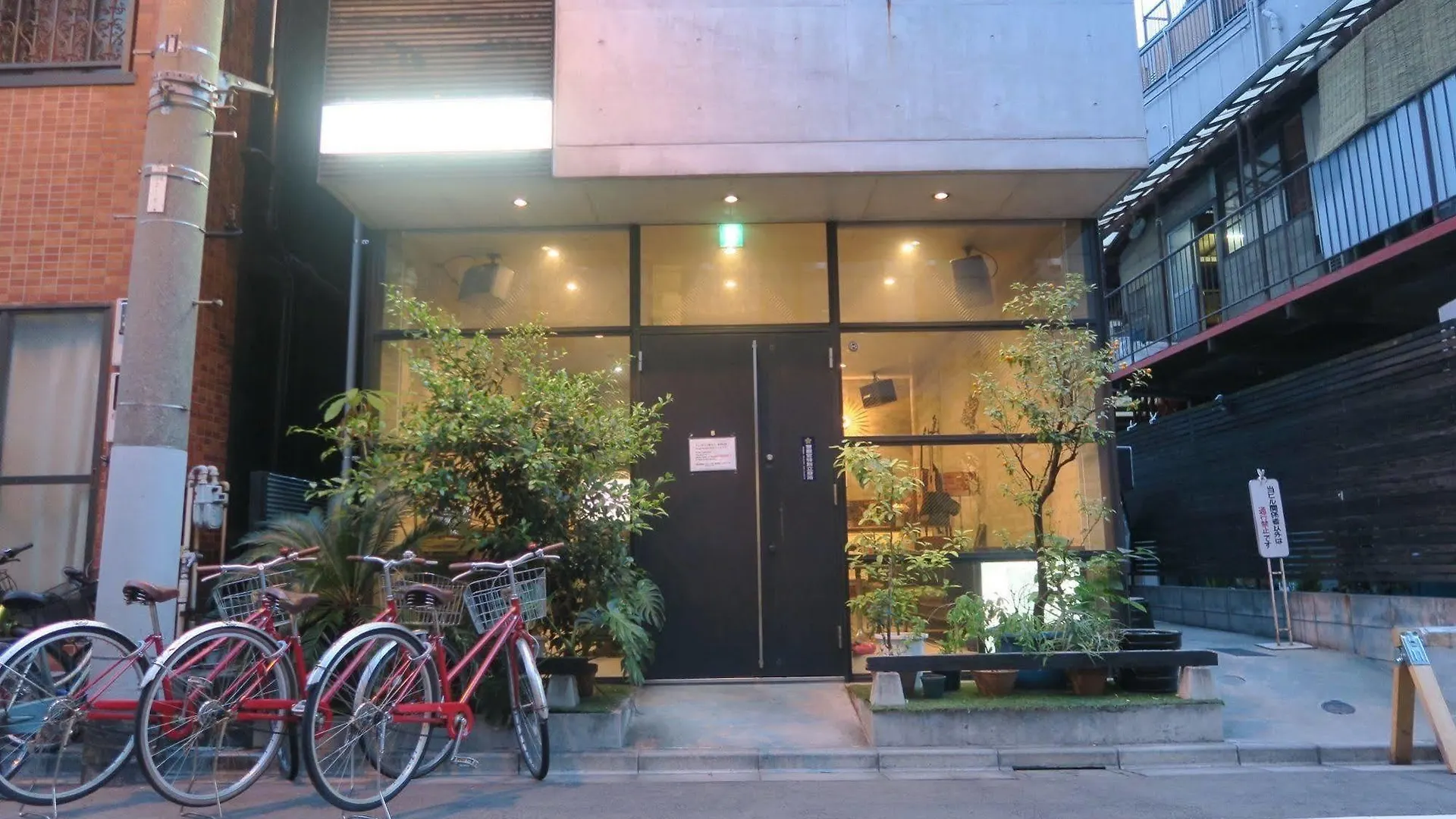 Kangaroo Hotel Tokyo